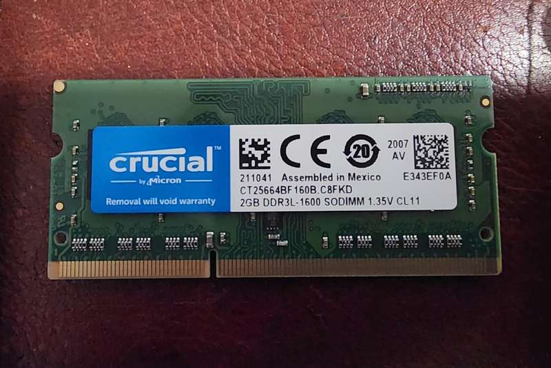 ****Crucial 4gb DDR3 1600Ghz Macbook RAM *** (2x2Gb)