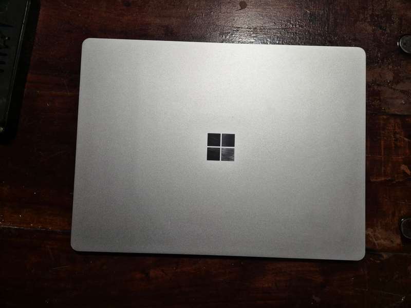 Microsoft Surface Go Laptop Touch (i5-1035G1  8GB RAM 128GB SSD)