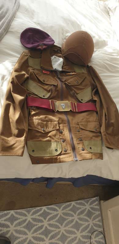 parabat jump smock plus parade belt beret and helmet