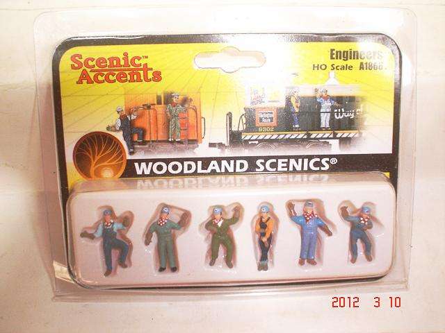 WOODLAND SENICS HO: 6pc Station Crew in original box (made in China)