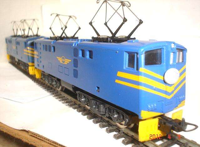 LIMA HO: 6 piece Blue Train Set in a good condition. Not boxed (Made in Italy)