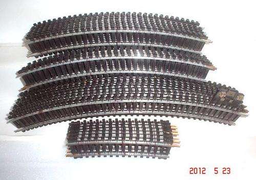 LIMA HO: 32pc metal track in a very good condition.Not boxed.(made in Italy)