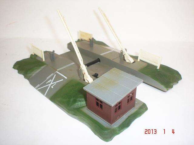 LIMA HO: Level Crossing in good unboxed condition. (Made in Italy)
