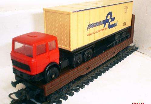 LIMA HO: Container Carrier Wagon with truck and trailer in a good unboxed condition. (Made in Italy)