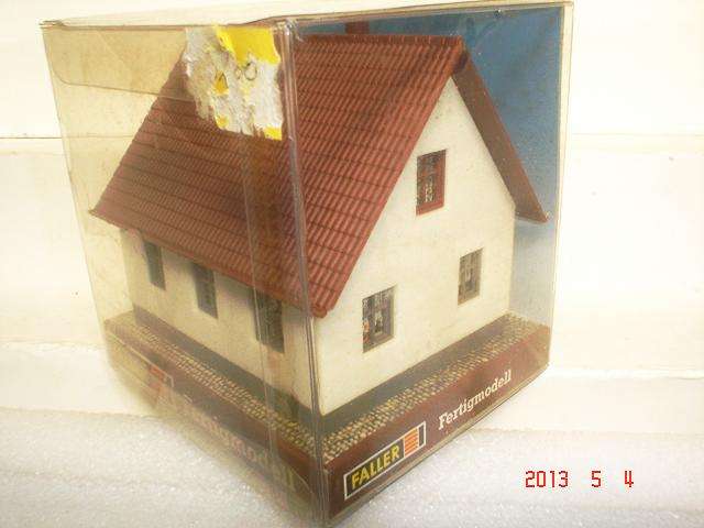 FALLER HO: Brand New unopened Country House in original packaging + one used Lima house for free.
