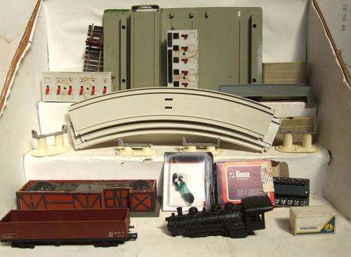 HO/OO  SCRAPYARD: 20pc scrapyard for repair or spares. Sold as scrap