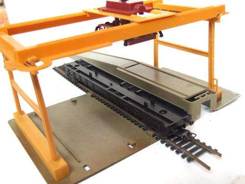 LIMA HO: Incomplete Truck Container Loading Dock with Truck Transporter Flatbed Wagon(Italy