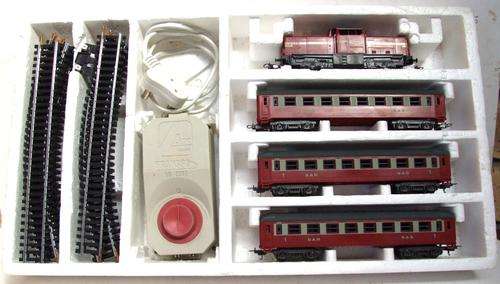 LIMA HO: Electrically Operated SAR Junior Train Set (102510A) in good boxed condition (Italy)