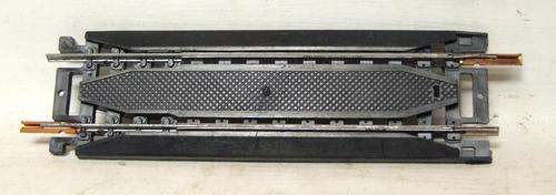 LIMA HO: Extendable Metal Track/Road crossing/rerailer (403026) in very good used condition. (Italy)