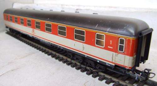 Marklin HO: Vintage Pasenger Wagon in good used & unboxed condition (Germany)