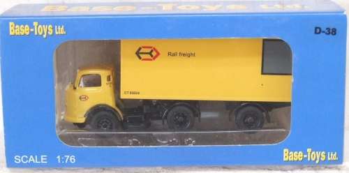 BASE TOYS 1:76: D38 Detailed Plastic European truck in packaged condition (China)