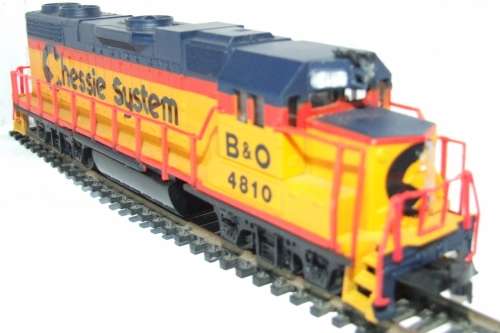 LIFE LIKE HO/OO: Vintage American Diesel Locomotive in good unboxed operating condition (Italy)