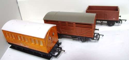 TRI-ANG HO: 3pc Vintage Plastic British Models in fair unboxed condition (England)