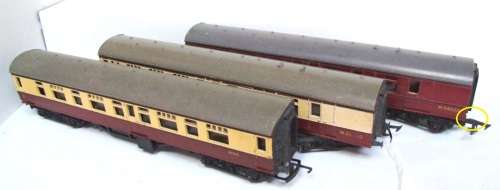 TRI-ANG HO: 3pc Vintage Plastic British Passenger Coaches in fair unboxed condition (England)