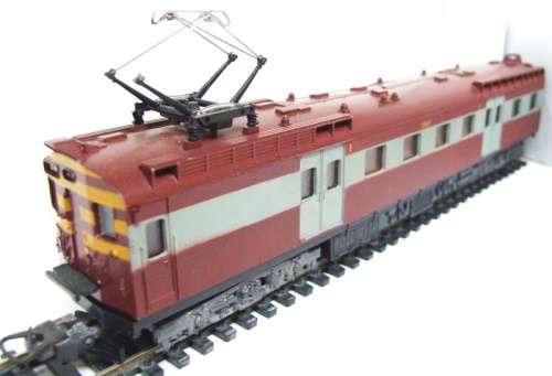 LIMA HO: SAR Lighted 1st Class Suburban Locomotive in good unboxed used condition(Italy)