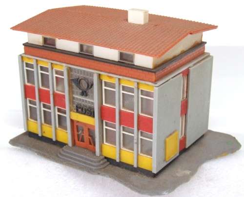 HO SCENERY: 3 Level Post Office Building in good used condition.
