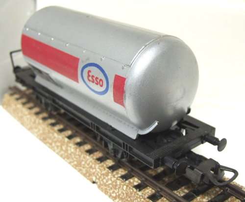 LIMA HO: Vintage ESSO Oil  Tanker Wagon in good unboxed condition (Italy)