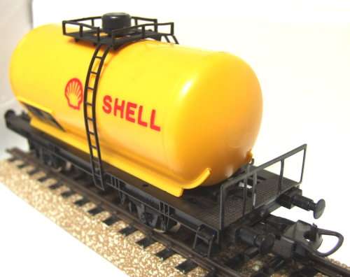 LIMA HO: Vintage SHELL Oil  Tanker Wagon in good unboxed condition (Italy)