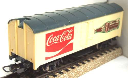 LIMA HO: COCA COLA Closed Wagon in good used & unboxed condition (Italy)