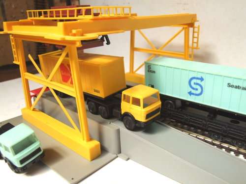 LIMA HO: Container Loading/Unloading Dock in very good complete unboxed condition(Italy)