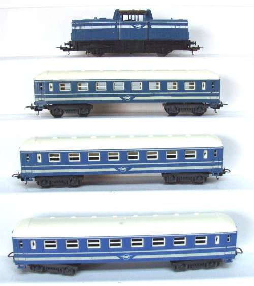 LIMA HO: Junior SAR Blue Train Passenger Set in VERY GOOD unboxed condition (Italy)