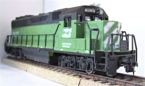 BACHMANN HO: Highly Detailed GP40 EMD Diesel Locomotive in LIKE new boxed condition (HKong)