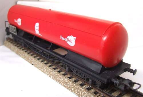 LIMA HO: ESSORED Tanker Wagon in good unboxed condition (Italy)