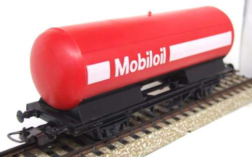 LIMA HO: Vintage MOBIL-OIL  Tanker Wagon in good unboxed condition (Italy)