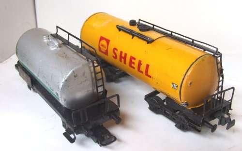 OO: 2x Vintage Tanker Wagons in fair un-boxed condition (England/Germany)