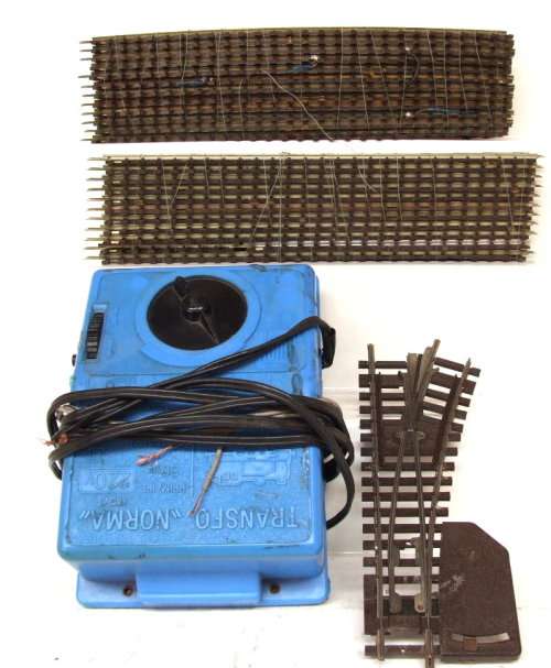 PLAYCRAFT HO:Added Value English Passenger Set with Elect Loco in good un-boxed condition(French)