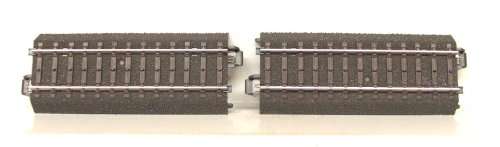 MARKLIN HO:2pc 3 Rail Metal/Plastic C-Type Track (#077) in very good un-boxed condition.(Germany)