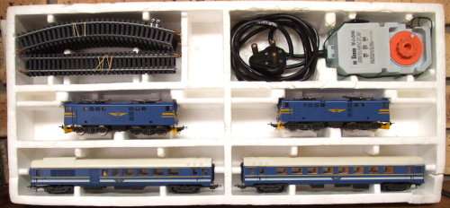 LIMA HO:  Complete SAR Blue Train Set (2128 FB) in LIKE NEW boxed condition (Italy)