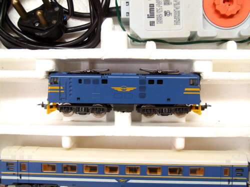 LIMA HO:  Complete SAR Blue Train Set (2128 FB) in LIKE NEW boxed condition (Italy)