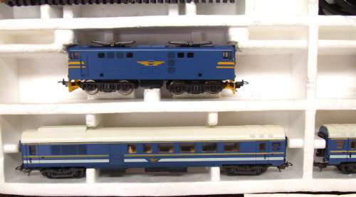 LIMA HO:  Complete SAR Blue Train Set (2128 FB) in LIKE NEW boxed condition (Italy)