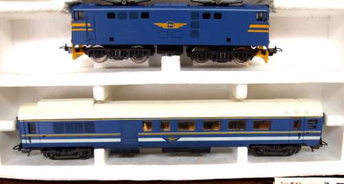 LIMA HO:  Complete SAR Blue Train Set (2128 FB) in LIKE NEW boxed condition (Italy)
