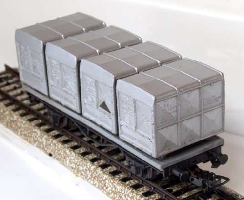 LILIPUT HO: Vintage Multi Tanker wagon in good un-boxed condition (Austria)