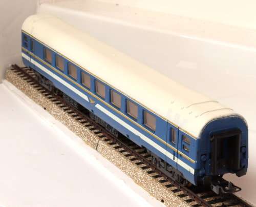 LIMA HO: Blue Train Passenger Coach  in fair to good un-boxed condition(Italy)