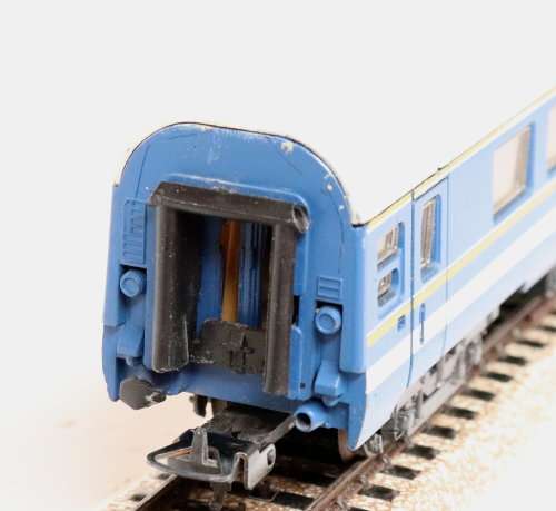 LIMA HO: Blue Train Passenger Coach  in fair to good un-boxed condition(Italy)