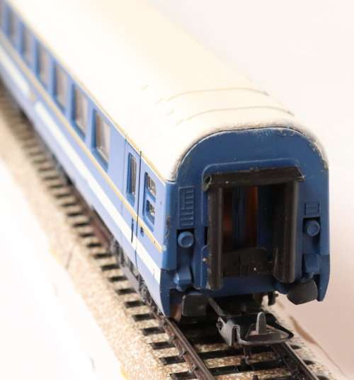 LIMA HO: Blue Train Passenger Coach  in fair to good un-boxed condition(Italy)