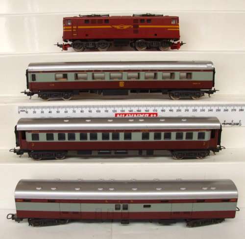 LIMA HO: Upmarket SAR "TRANS KAROO" Passenger Train Set in very good un-boxed condition (Italy)