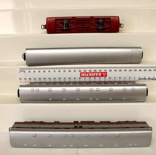 LIMA HO: Upmarket SAR "TRANS KAROO" Passenger Train Set in very good un-boxed condition (Italy)