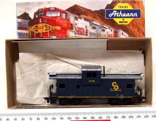 ATHEARN HO: Vintage C&O Caboose in New Semi-Assembled condition.(USA)