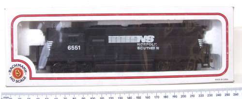 BACHMANN HO: Detailed N&S EMD GP 50 High Nose Locomotive in  VERY Good boxed condition (China)