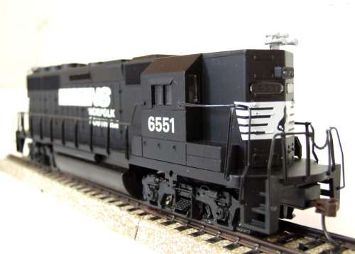 BACHMANN HO: Detailed N&S EMD GP 50 High Nose Locomotive in  VERY Good boxed condition (China)