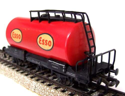 FLEISCHMANN HO: DB Vintage ESSO Gas Tanker in Fair un-boxed condition (GERMANY)