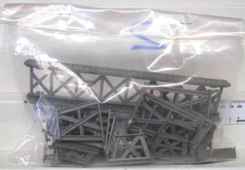 LIMA SCENERY HO: Figure 8 Banked Bridge Kit (600911) in Good used bagged condition (Italy)