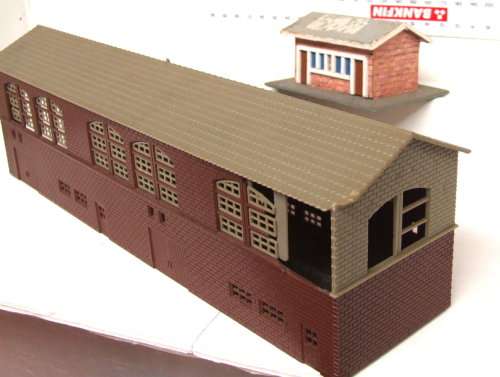 SCENERY HO: 2pc Buildings sold as SCRAP to Renovate or Used as Spares