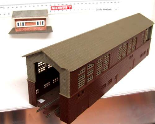 SCENERY HO: 2pc Buildings sold as SCRAP to Renovate or Used as Spares