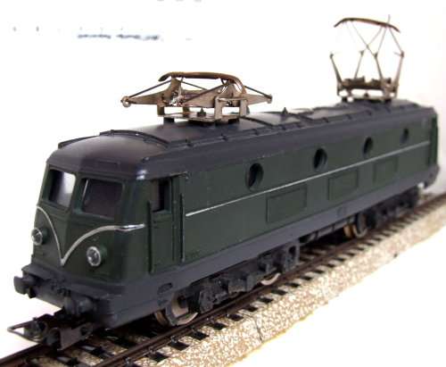 LIMA HO: Vintage SNCF Electric Locomotive in Fair used un-boxed condition (Italy)