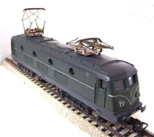LIMA HO: Vintage SNCF Electric Locomotive in Fair used un-boxed condition (Italy)